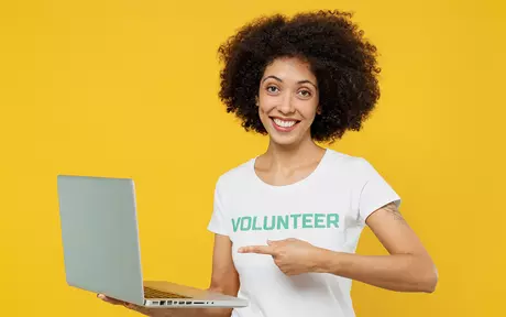 Woman pointing to a laptop
